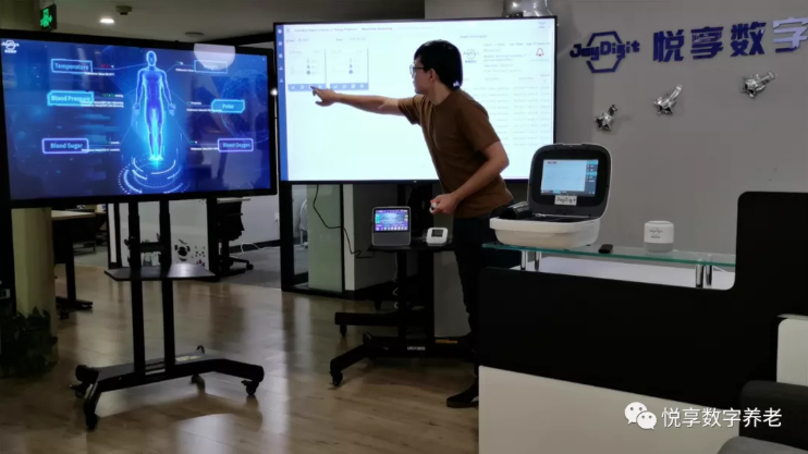 JoyDigit Attended the APWeb-WAIM 2020(圖2) JoyDigit Attended the APWeb-WAIM 2020(圖2)