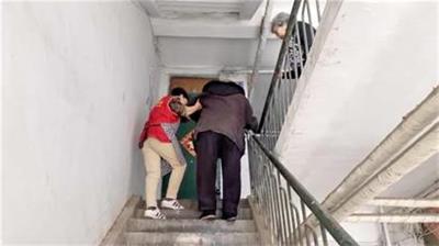 智慧養(yǎng)老飛入尋常百姓家!青島市北有137處居家養(yǎng)老服務站(圖2) 智慧養(yǎng)老飛入尋常百姓家!青島市北有137處居家養(yǎng)老服務站(圖2)