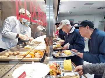 智慧養(yǎng)老飛入尋常百姓家!青島市北有137處居家養(yǎng)老服務站(圖1) 智慧養(yǎng)老飛入尋常百姓家!青島市北有137處居家養(yǎng)老服務站(圖1)