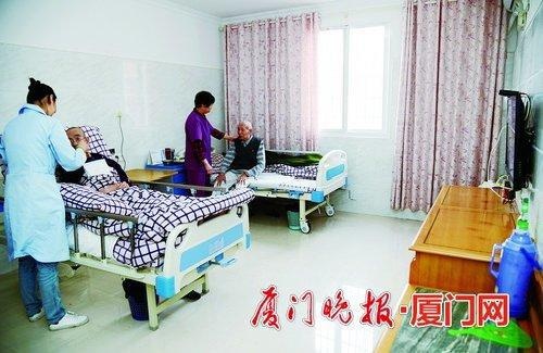 廈門將試點養(yǎng)老院上門服務(wù),鼓勵拓展居家養(yǎng)老服務(wù)(圖1) 廈門將試點養(yǎng)老院上門服務(wù),鼓勵拓展居家養(yǎng)老服務(wù)(圖1)