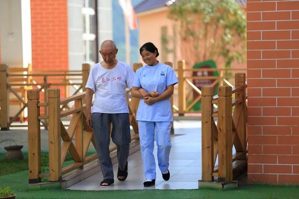 余慶:探索醫(yī)養(yǎng)融合 唱響最美“夕陽紅”(圖3) 余慶:探索醫(yī)養(yǎng)融合 唱響最美“夕陽紅”(圖3)